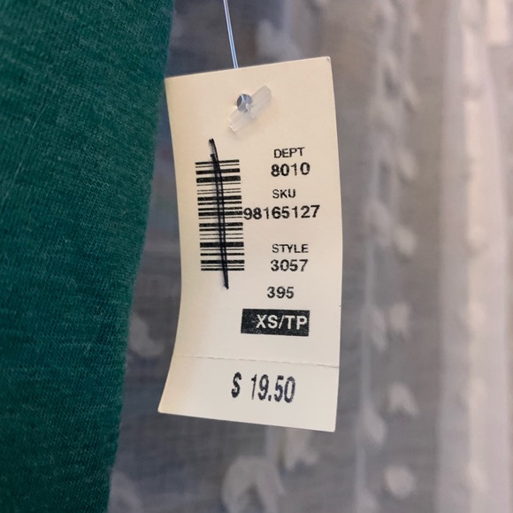 5 Aéropostale graphic tees - Picture 6 of 9